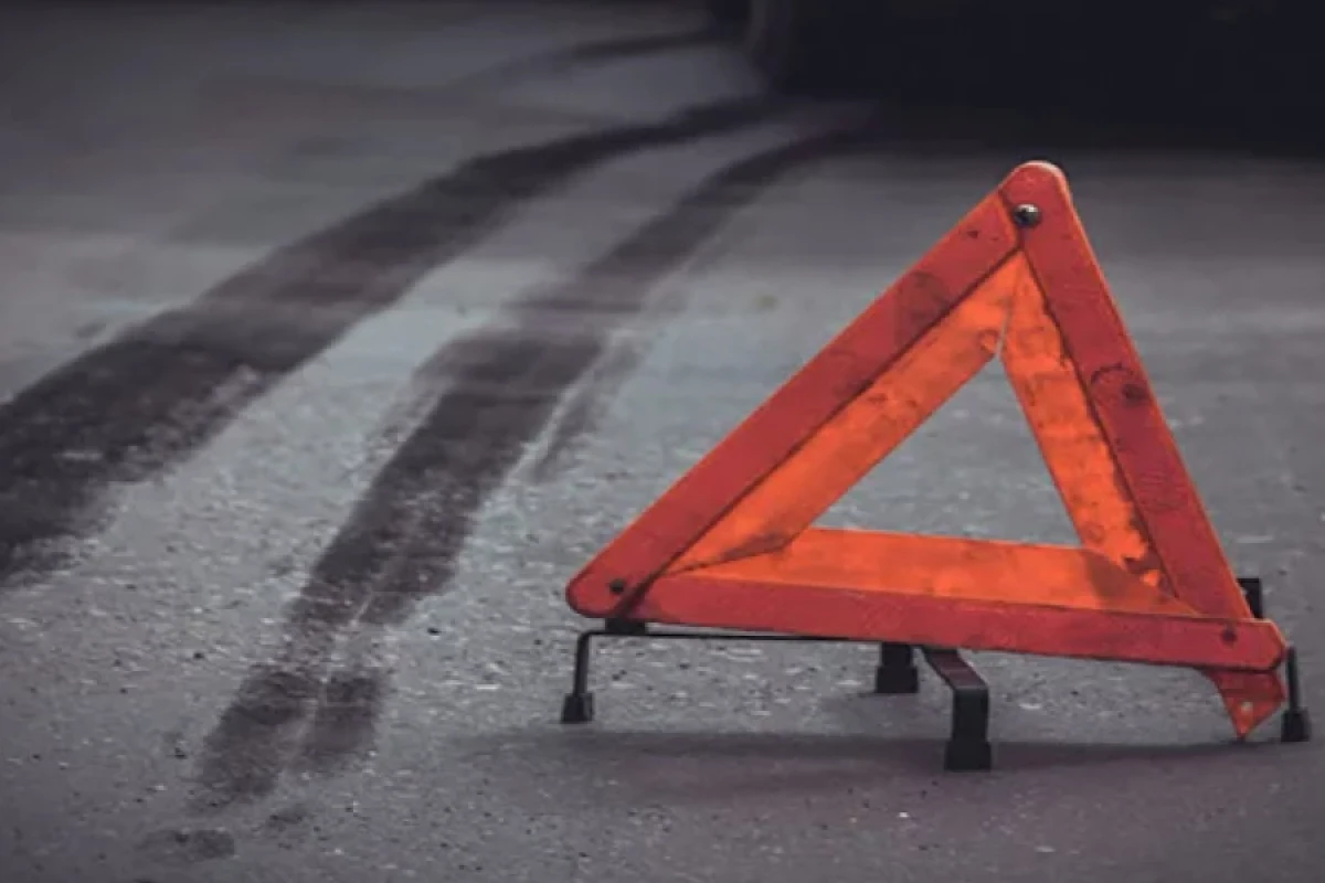 Gəncədə minik maşını divara çırpıldı - [[Yaralılar var]]