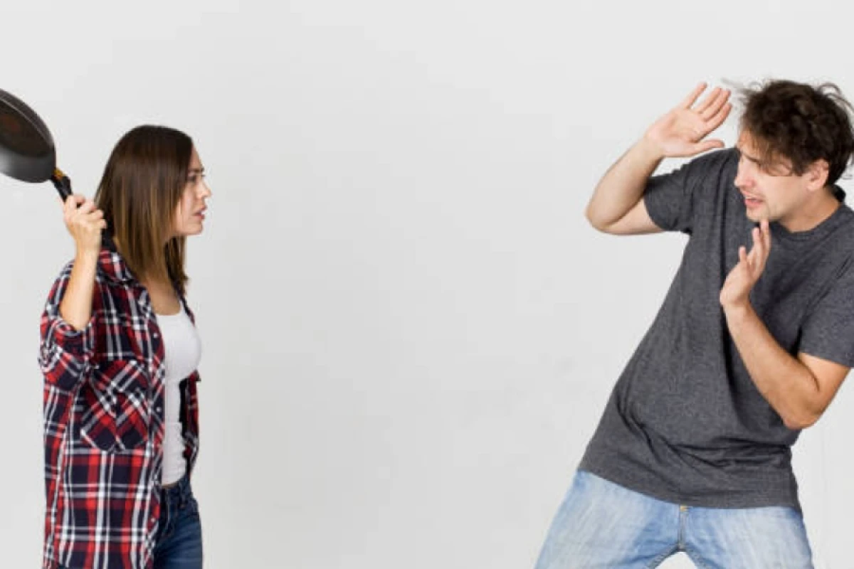 Evə girib qadını öpdü, [[tava ilə döyüldü]]