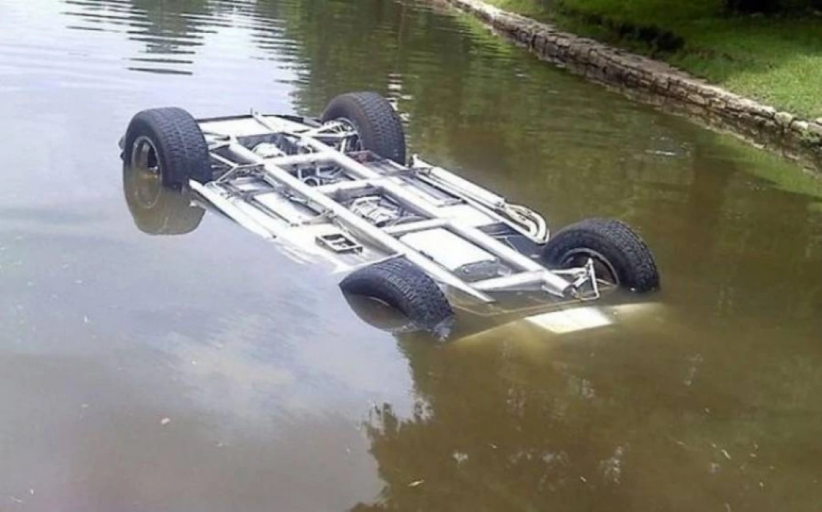 Biləsuvarda avtomobil kanala aşdı, 5 nəfər öldü [[YENİLƏNDİ 3]]