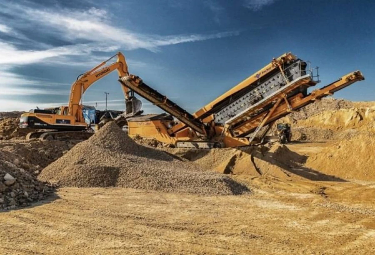 Xəzərdən [[qanunsuz qum-çınqıl daşıyanlar]] tutuldu