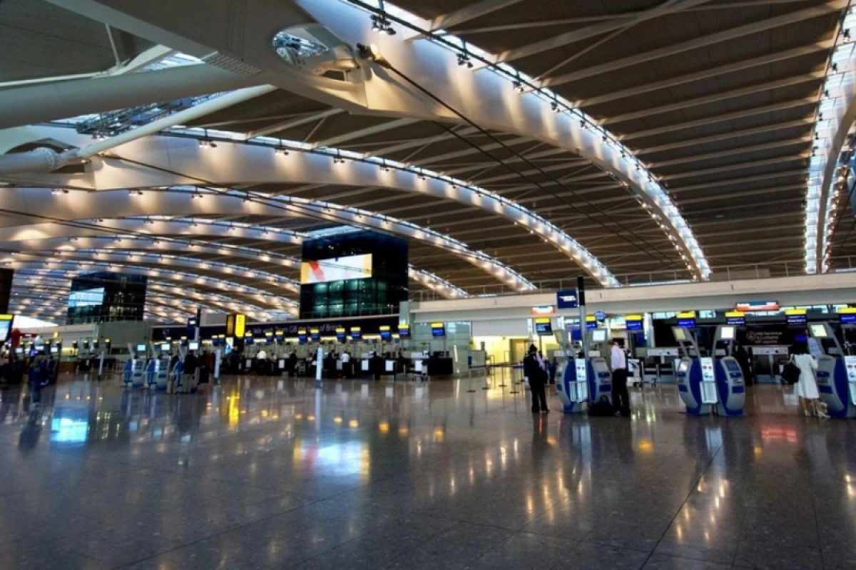 Londonun hava limanında oğrular [[21 nəfərə xəsarət yetirdi]]