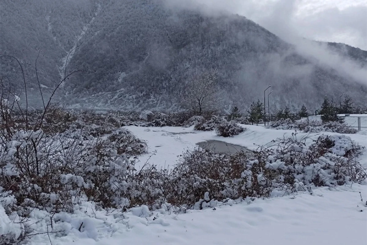 Xınalıq yolunda [[köməksiz qalan]] turist xilas edildi