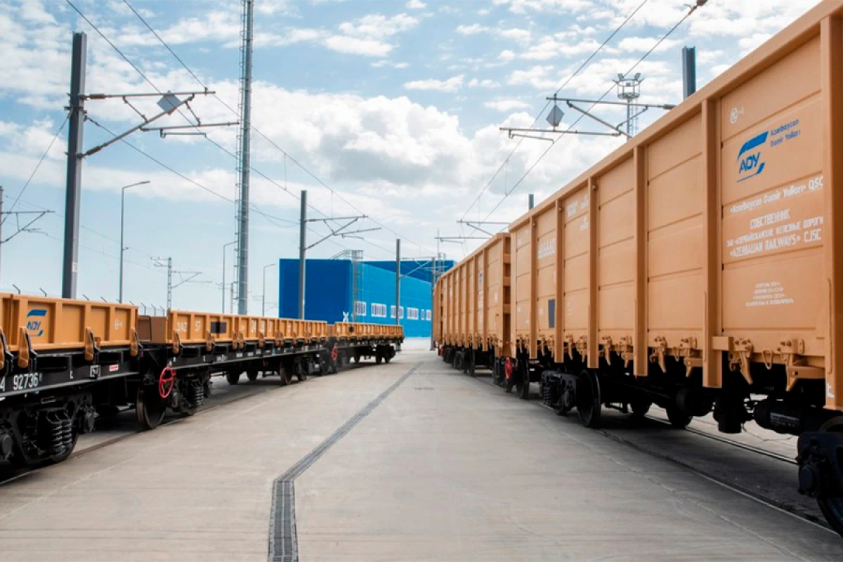 "Azərbaycan Dəmir Yolları" [[11 ayda 350 blok-qatar]] qəbul etdi
