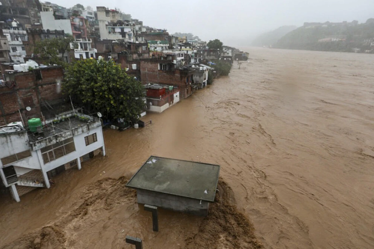 İndoneziyada [[daşqınlar nəticəsində]] ölənlərin sayı 950 nəfərə çatdı