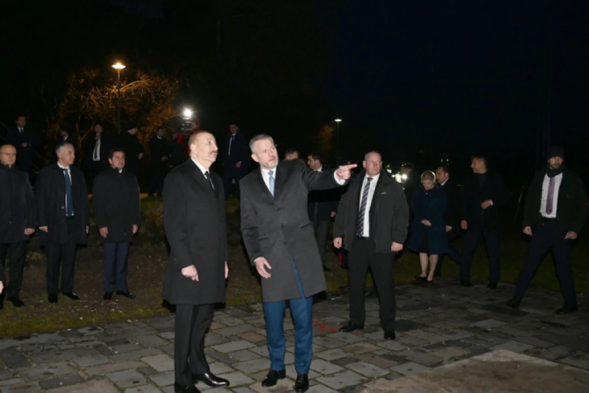 Azərbaycan və Slovakiya prezidentləri Bratislavada "Azadlıq Qapısı" abidəsini ziyarət etdilər