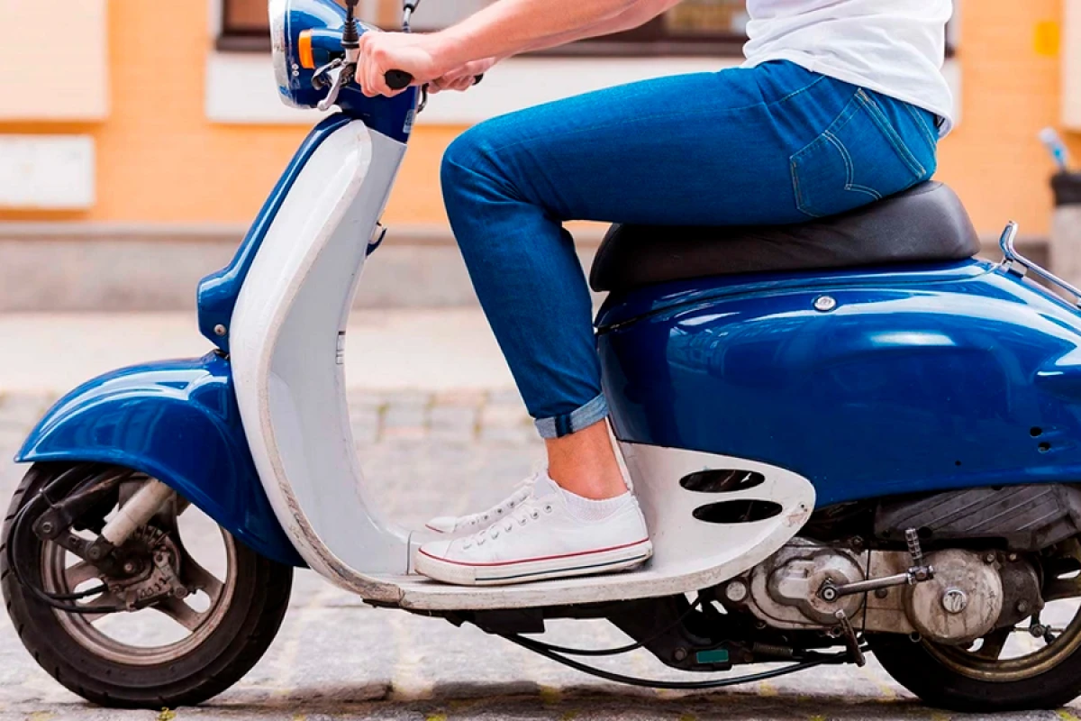 Moped idarə edənlərdən [[sürücülük vəsiqəsi]] tələb ediləcək