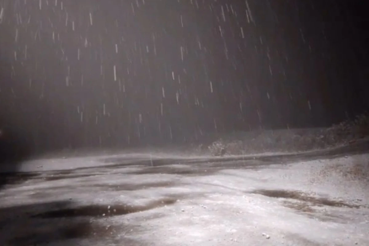 Laçına qar yağır