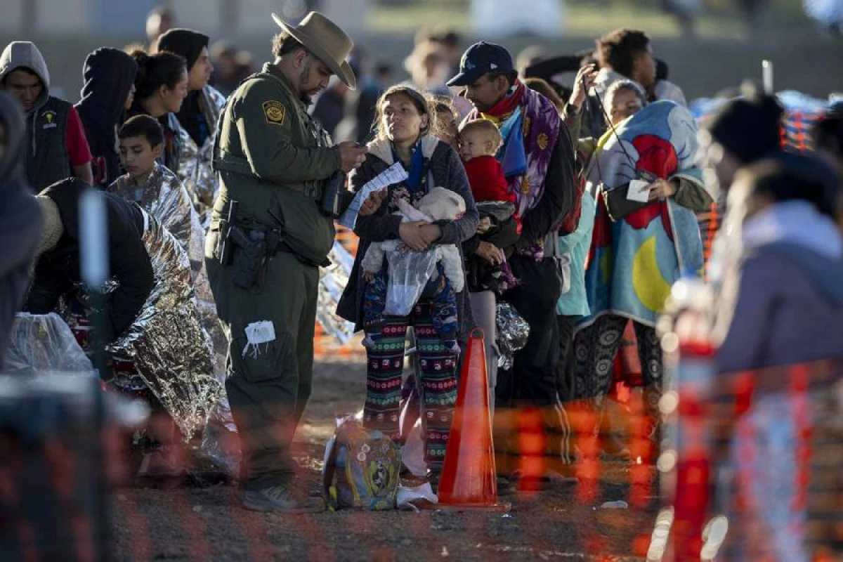 [[2 milyondan çox]] qanunsuz miqrant ABŞ-ni tərk edib