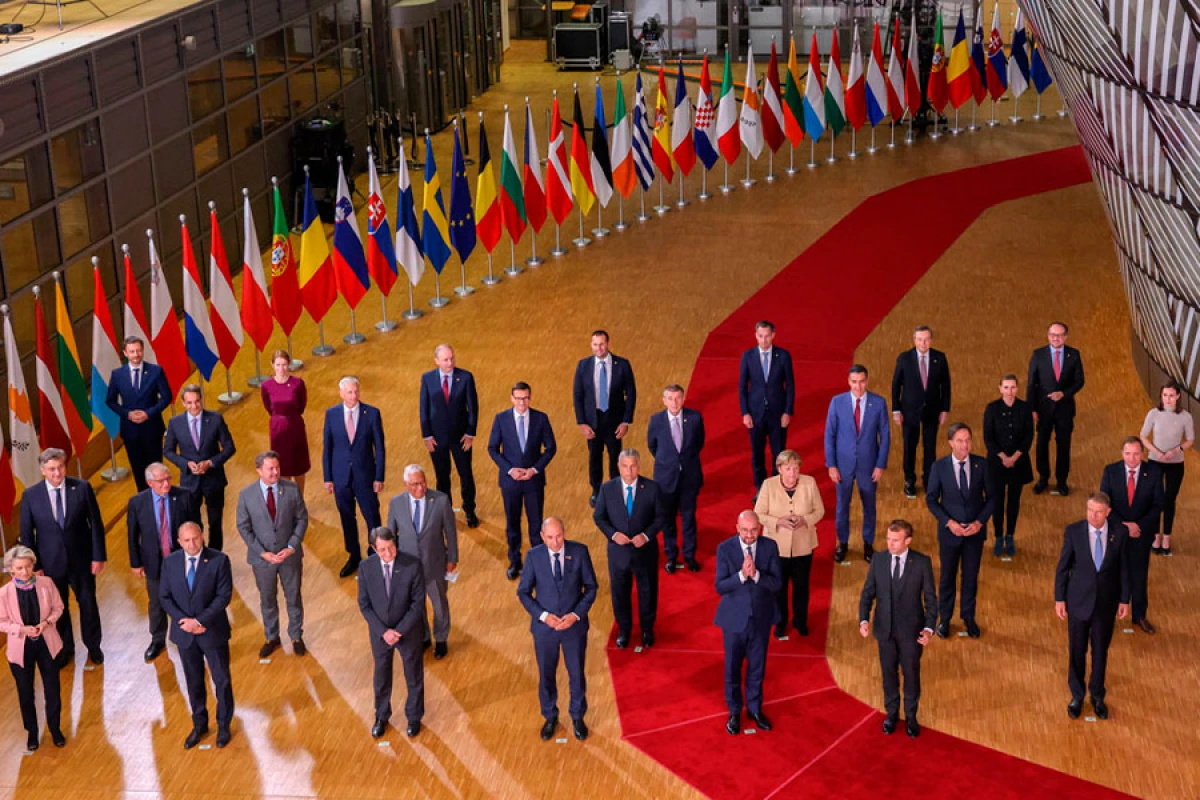 Avropa liderləri [[“avtobus dayanacağındakı məktəblilər”ə]] bənzədildi