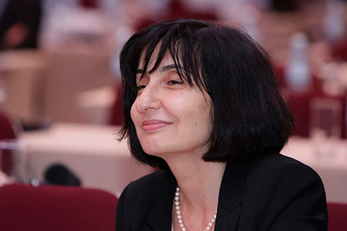 [[Gülşən Paşayeva:]] “Cəmiyyət yeni mərhələyə daxil olur”