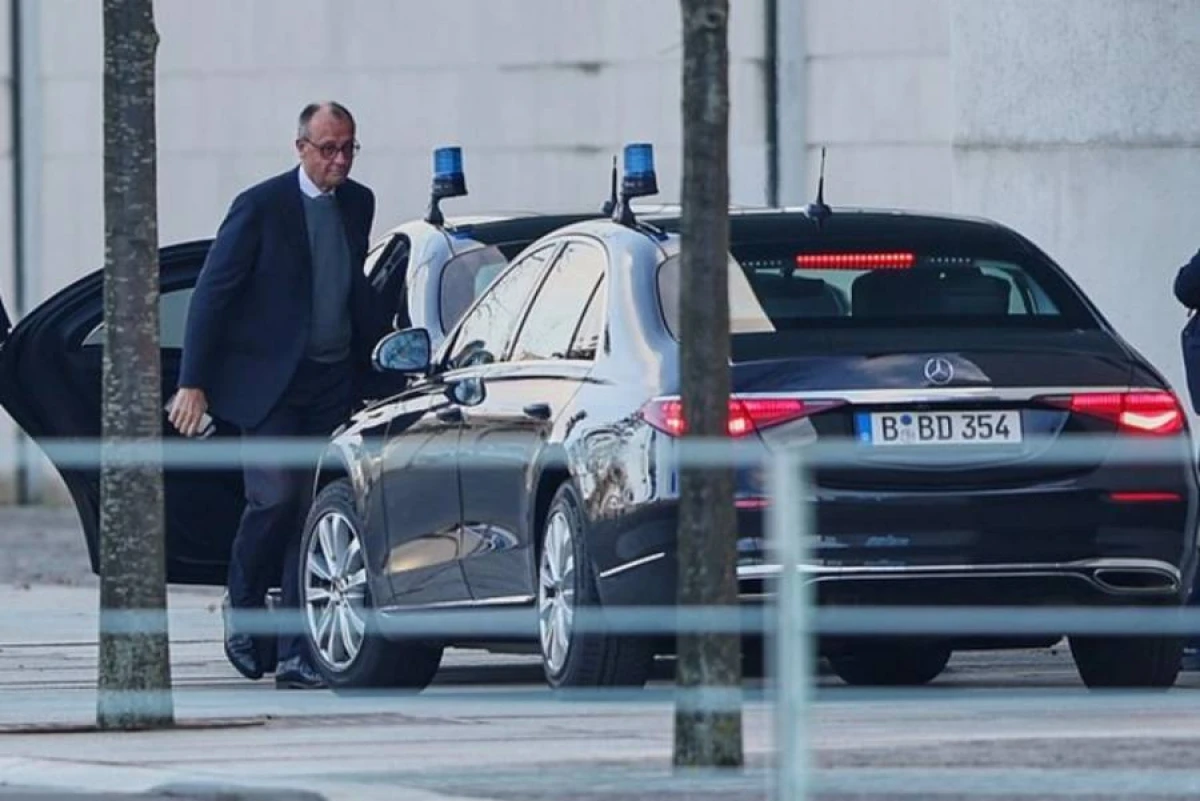 Merts Zelenski və Uitkoffla keçirilən görüşü tərk etdi [[- YENİLƏNDİ]]