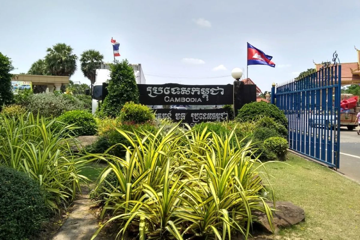 Kamboca Tailand vətəndaşlarının sərhəddən keçməsinə [[icazə vermir]]