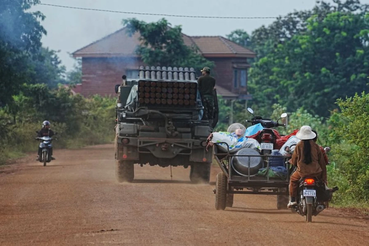 Kamboca Tailandı zəhərli qaz püskürtməkdə [[ittiham etdi]]