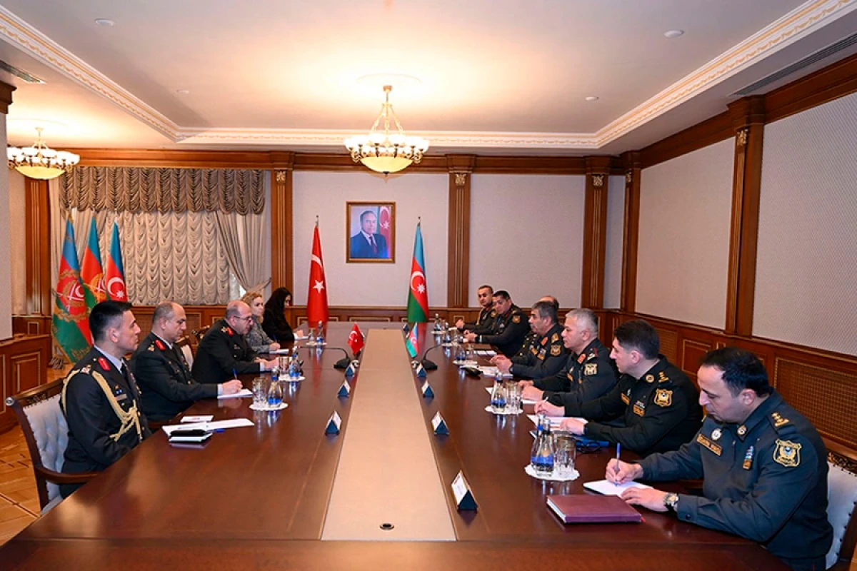 Azərbaycan-Türkiyə [[hərbi əməkdaşlığına dair müzakirələr]] aparıldı
