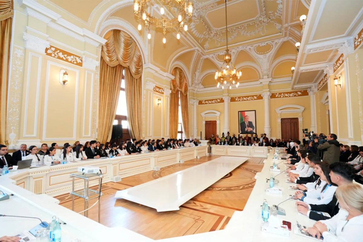 Paytaxt [[məktəblilərinin müəllifi olduğu növbəti kitabın təqdimatı]] oldu