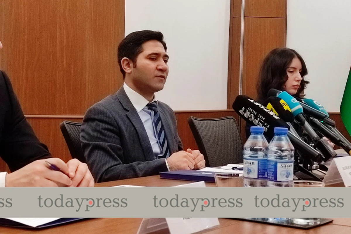 Uşaqlar üçün zərərli yazılar olan [[geyim və oyuncaqlara məhdudiyyət]] qoyula bilər