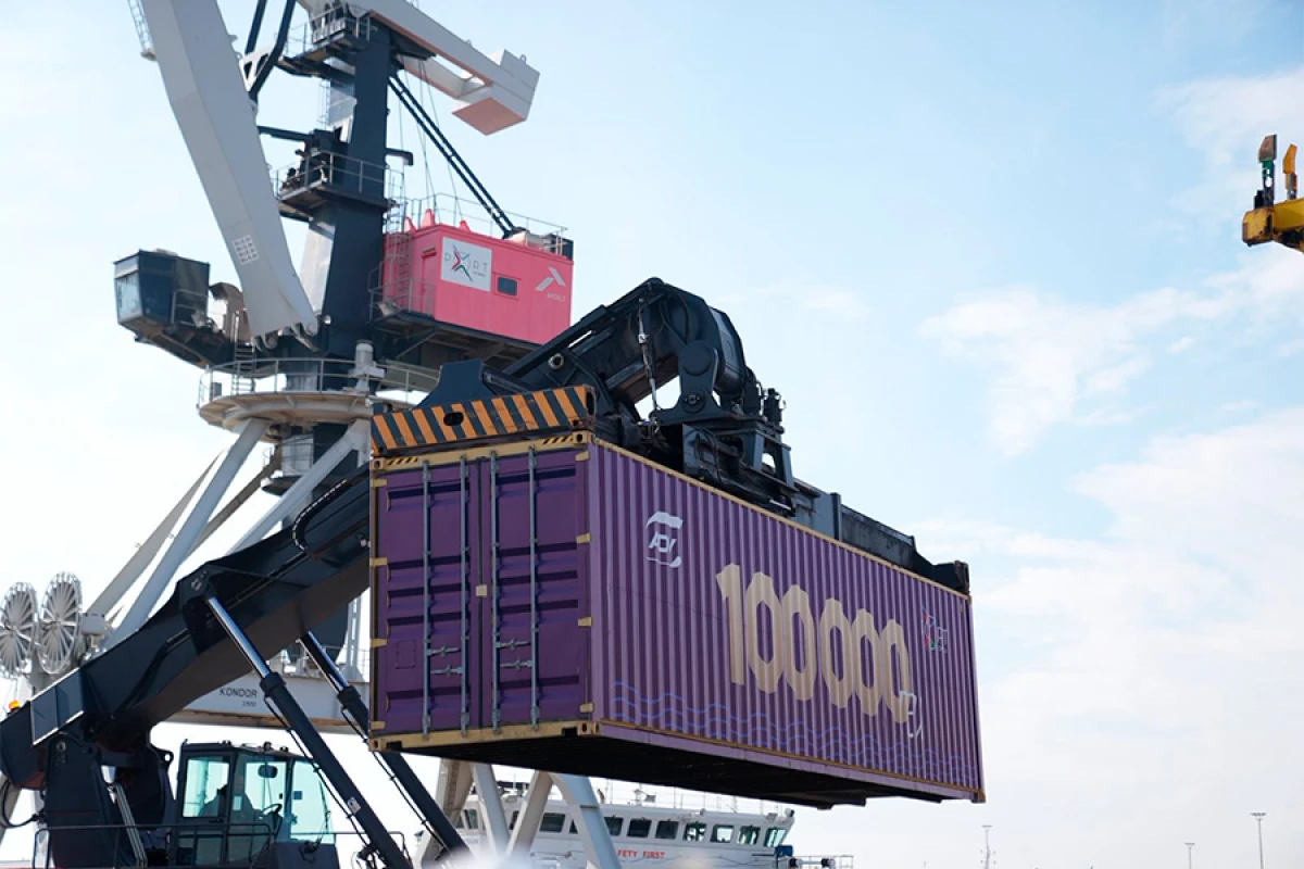 Bakı Limanında [[REKORD NƏTİCƏ: İllik konteyner aşırma 100 000 TEU-ya çatdı]]