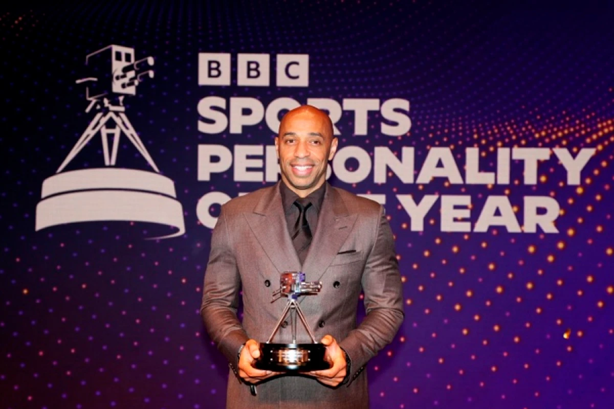 Tyerri Anrini [[xüsusi mükafata]] layiq gördü