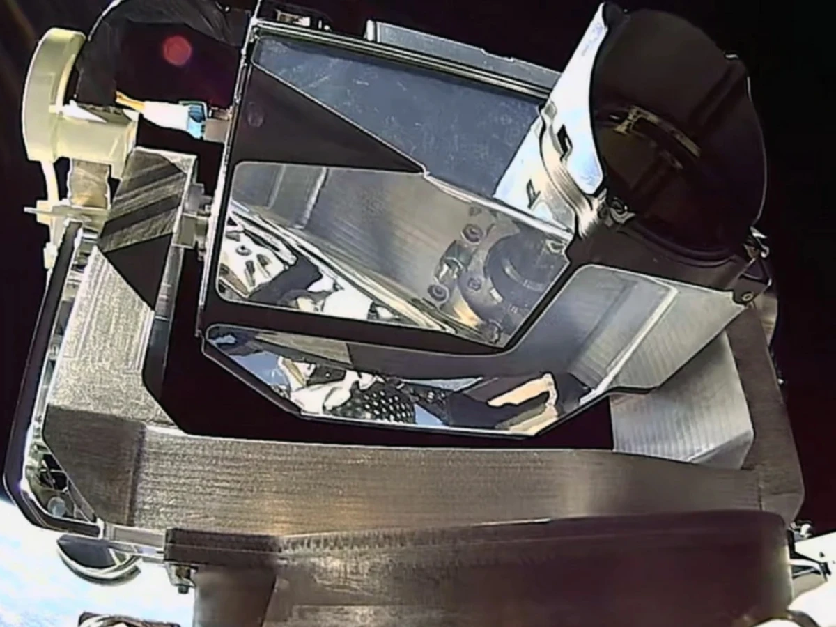 "SpaceX" "Starlink" peyk qruplaşmasının orbitə yerləşdirilməsini [[dayandırdı]]