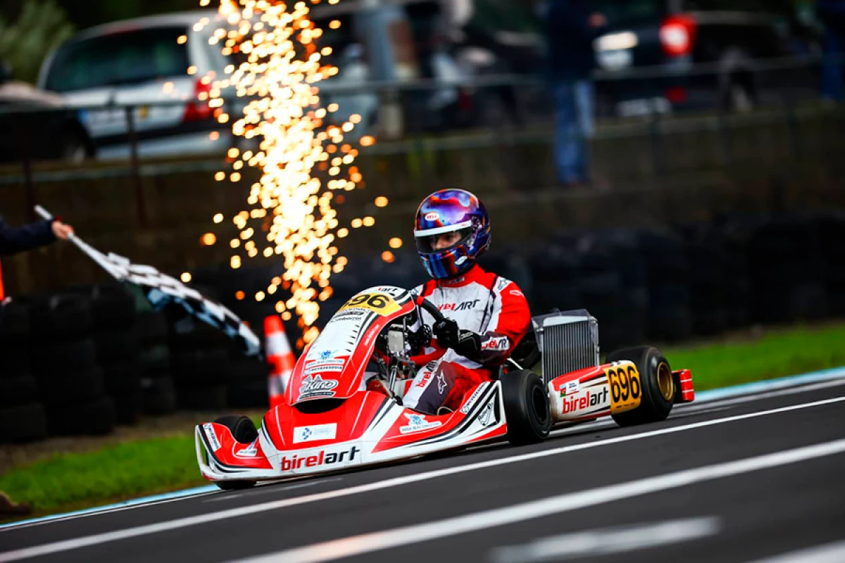 Madeyrada tarix yazan [[azərbaycanlı pilot]]