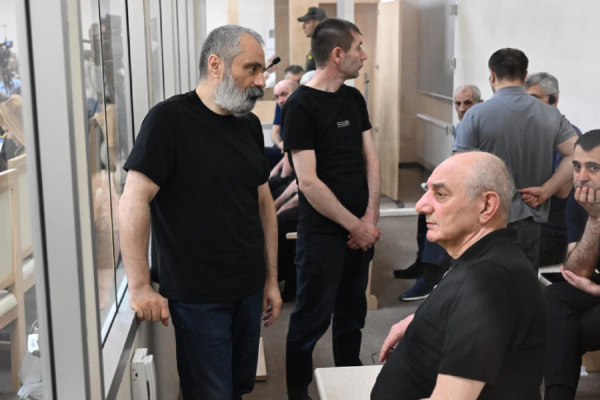 [[Babayan və Mnatsakanyan]] son sözlərini dedilər