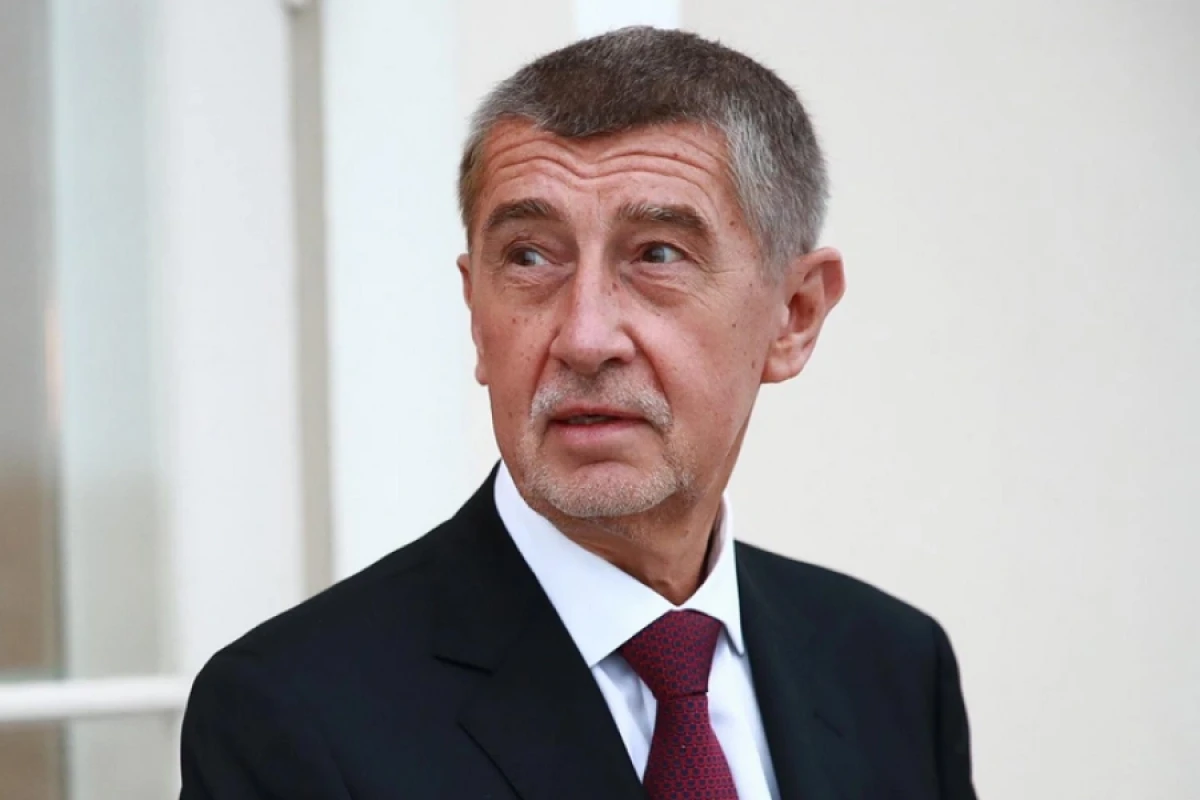 Çexiyanın Baş naziri üzündən [[əməliyyat olundu]]