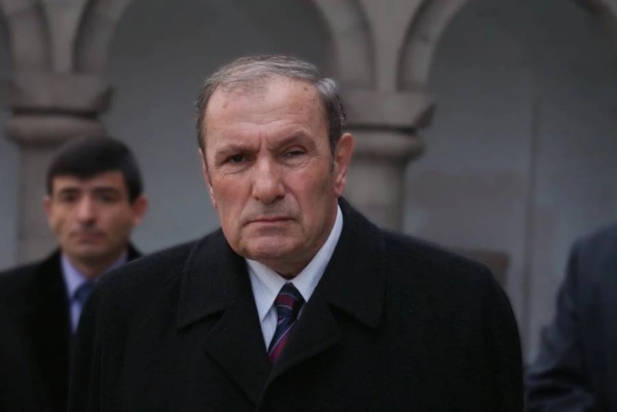 [[Keçmiş prezident]] Paşinyanın yerinə onu seçmək  istəyir