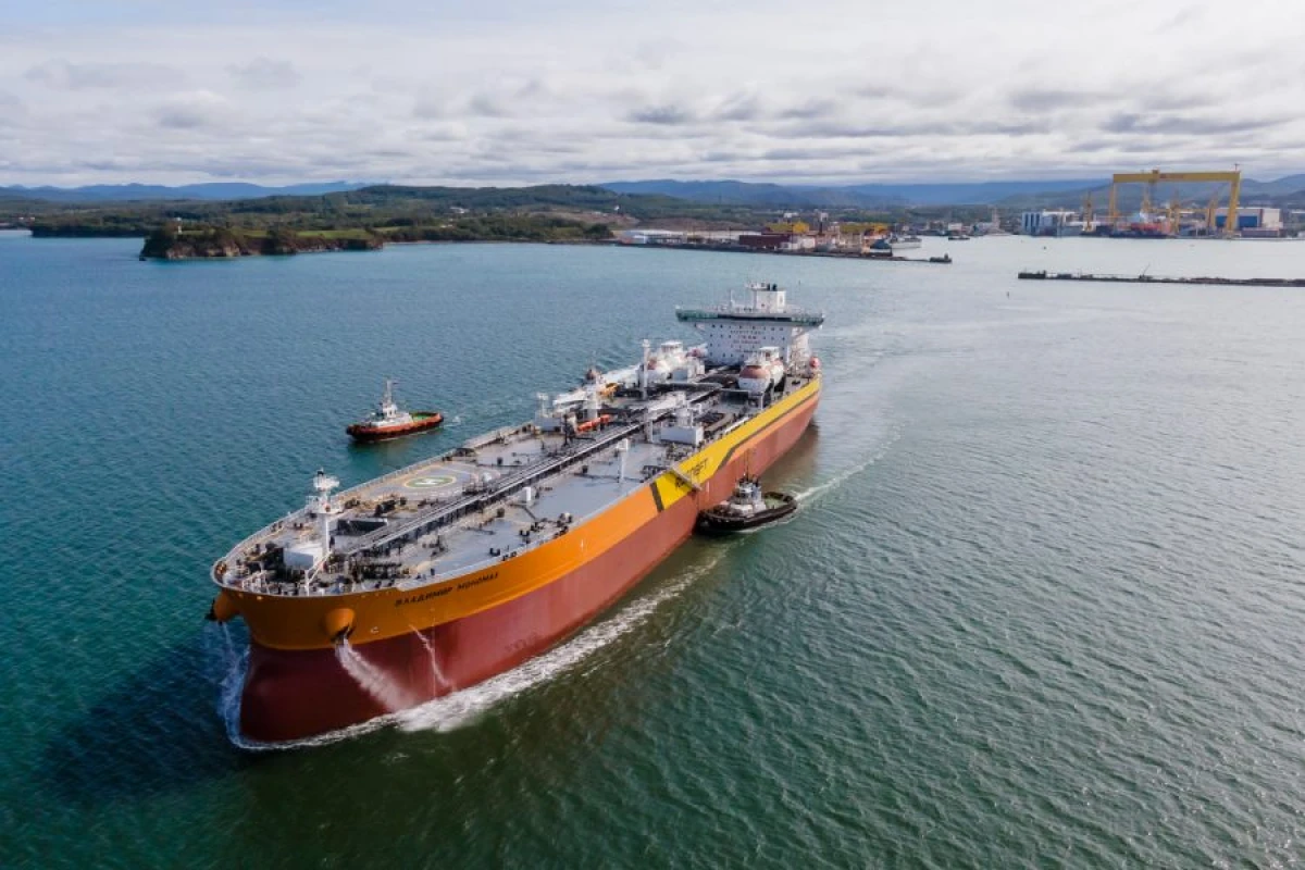 İran Fars körfəzində xarici tankeri [[saxladı]]