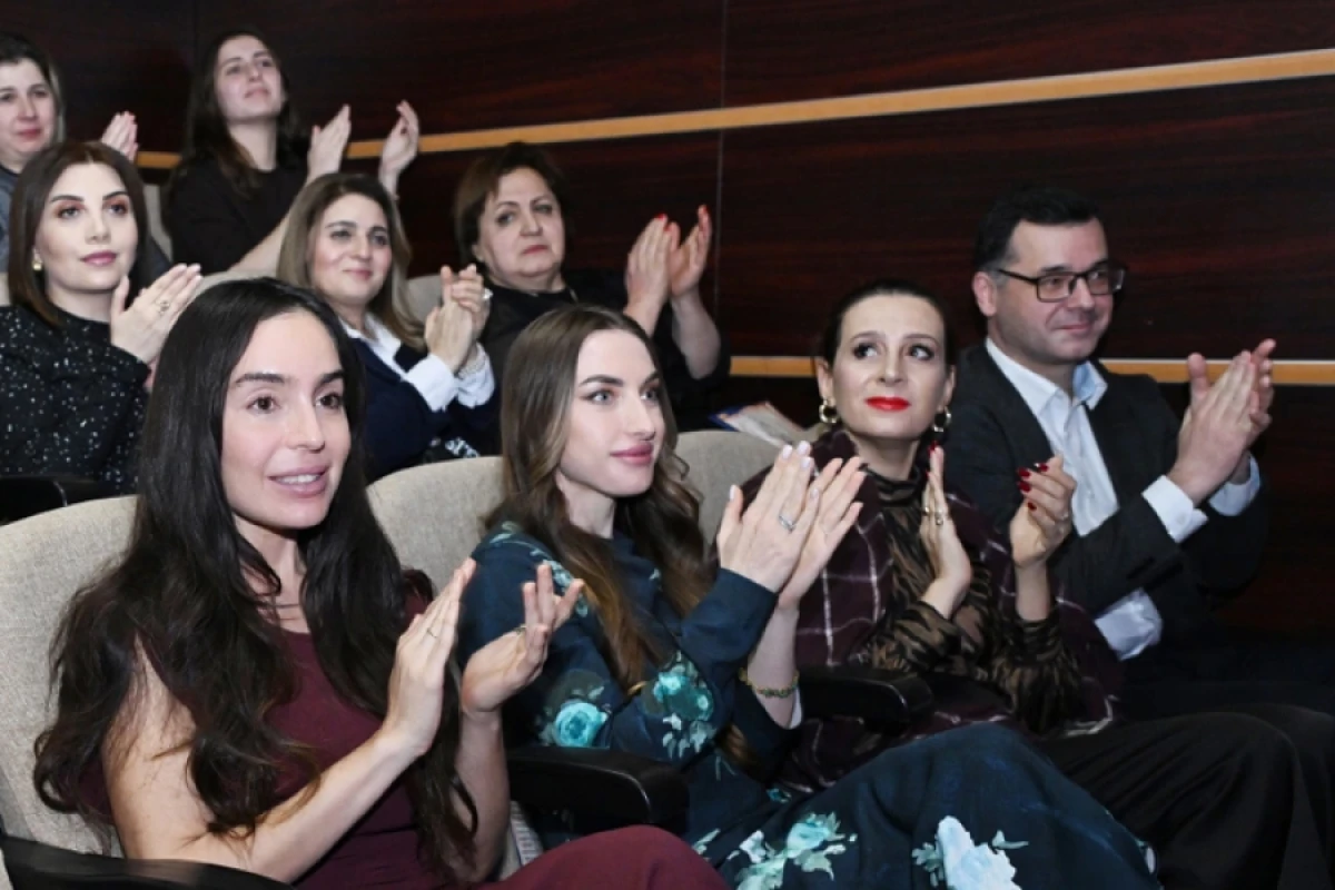 [[Leyla Əliyeva və Alena Əliyeva]] "Romeo və Cülyetta" tamaşasını izlədilər