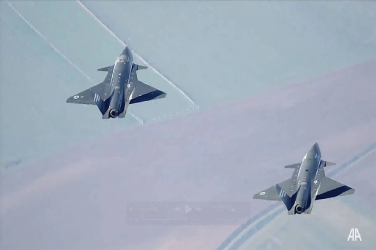 [[Dünyada ilk dəfə]] iki pilotsuz döyüş təyyarəsi avtonom uçdu