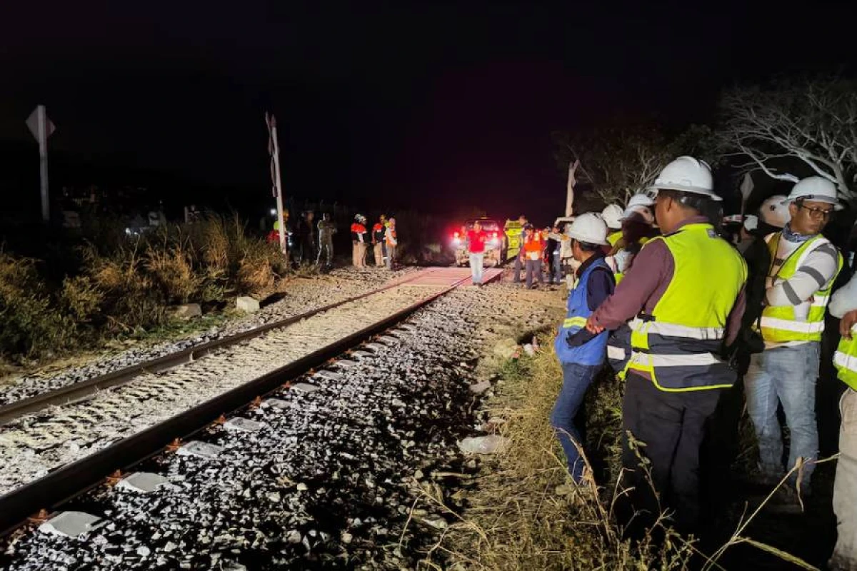 Meksikada qatar relsdən çıxdı: [[Ölən və yaralananlar var]]