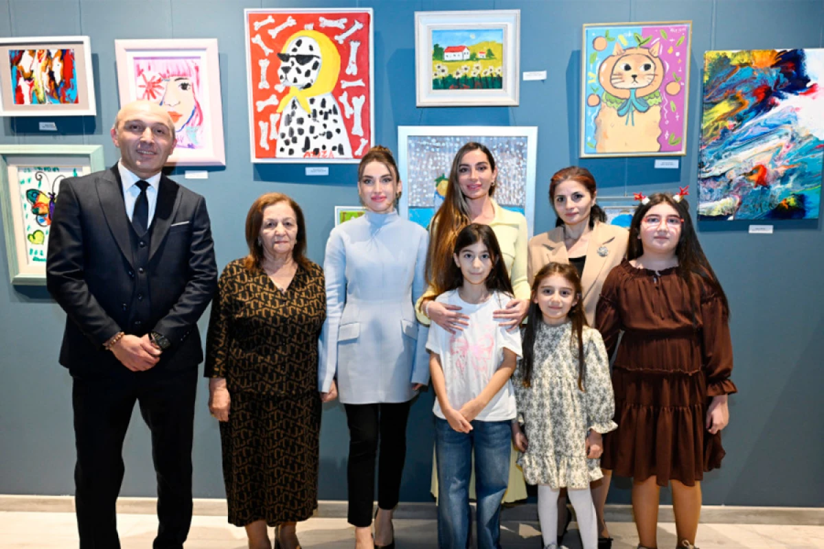 [[Arzu Əliyeva və Alena Əliyeva]] “Rənglərdə yaşanan 10 il” mövzusunda keçirilən sərgidə iştirak etdilər