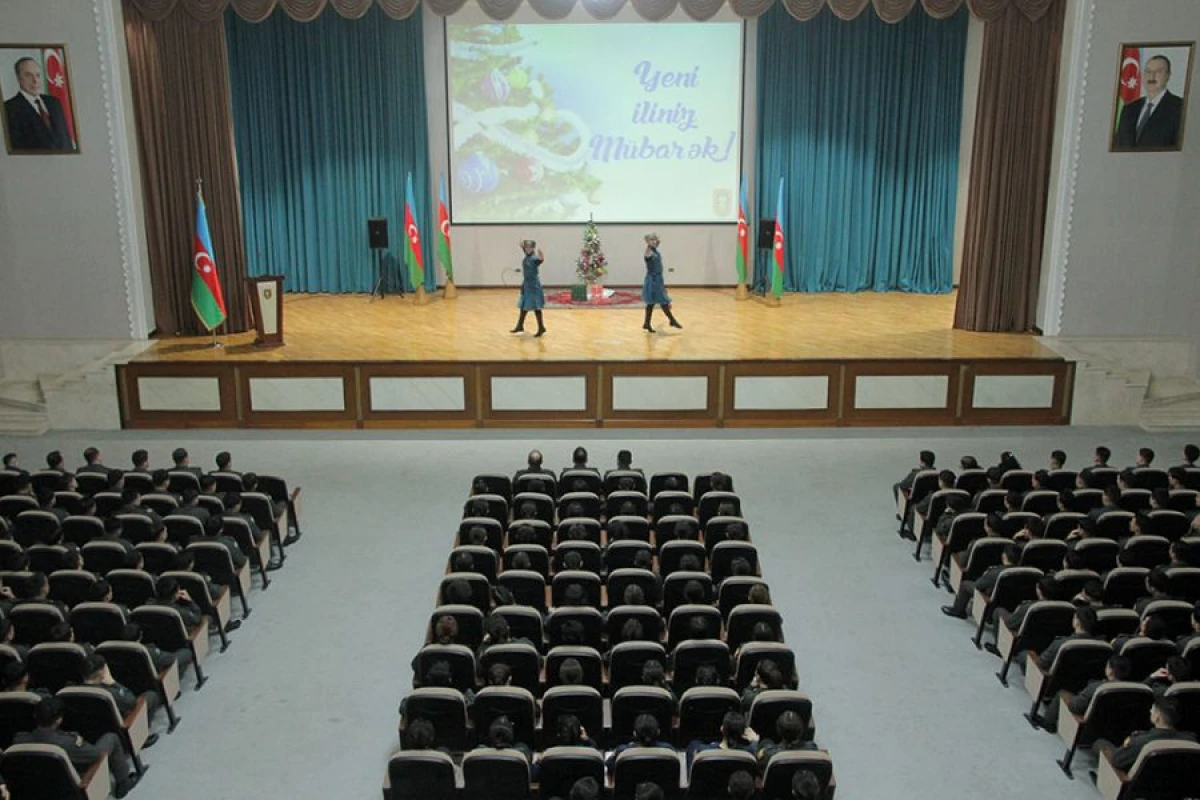 Azərbaycan Ordusunda Dünya [[Azərbaycanlılarının Həmrəyliyi Günü və Yeni il]] qeyd edildi