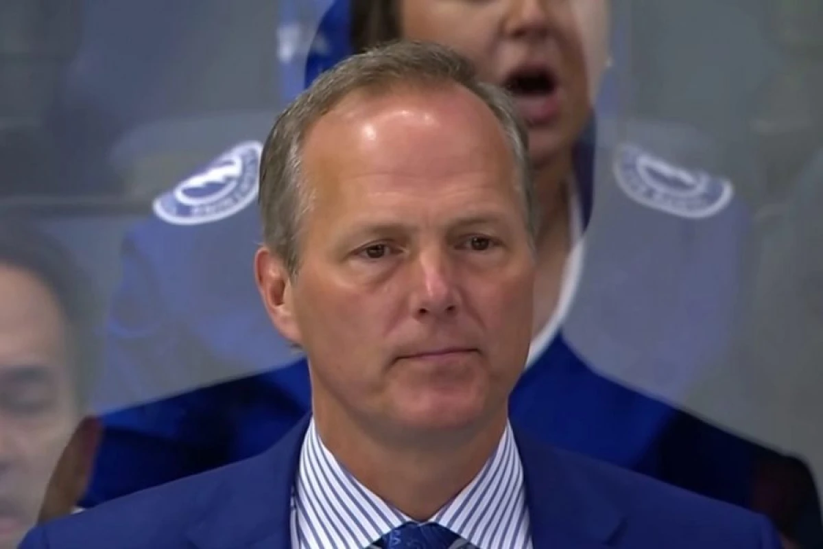 Con Kuper eyni komandada 1000 oyun keçirən [[beşinci məşqçi oldu]]