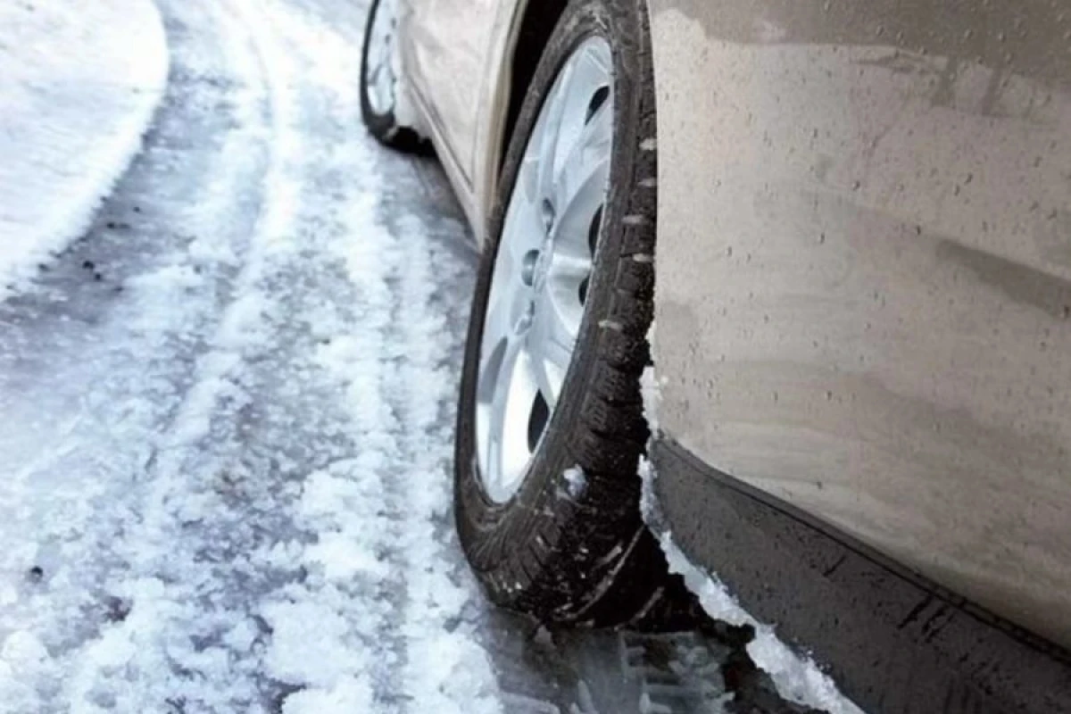 Ermənistanda qar nəqliyyatın hərəkətini [[iflic etdi]]