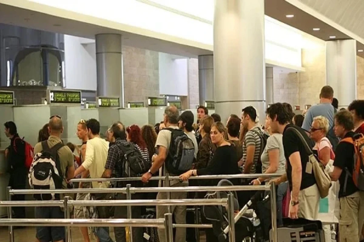 69 mindən çox israilli [[ölkəsini tərk etdi]]