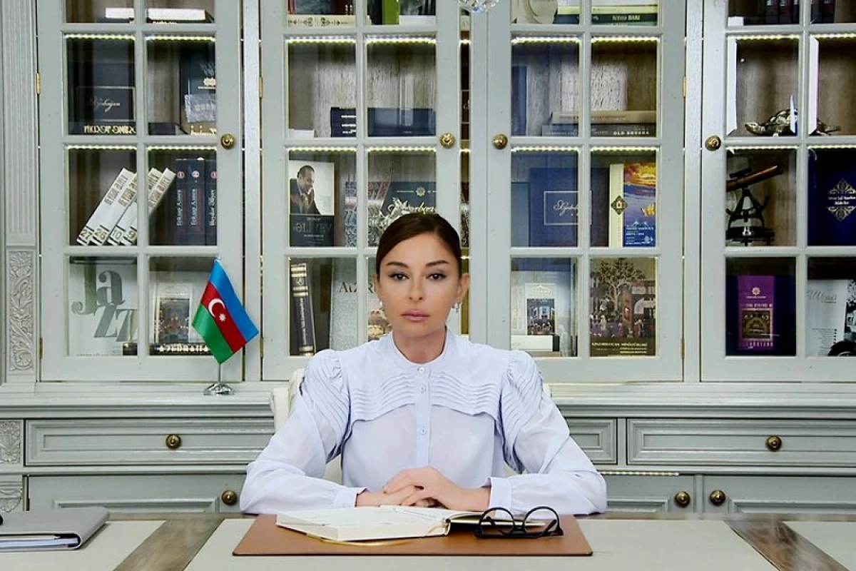 Mehriban Əliyeva Yeni ilin ilk günündə İlham Əliyevlə [[fotosunu paylaşdı]]