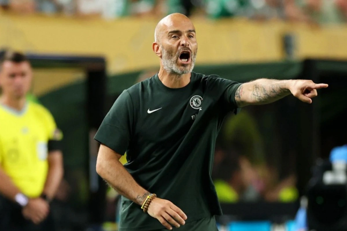 Məşqçi qəzəbdən [[müqavilə şərtlərini]] müzakirə etmədi