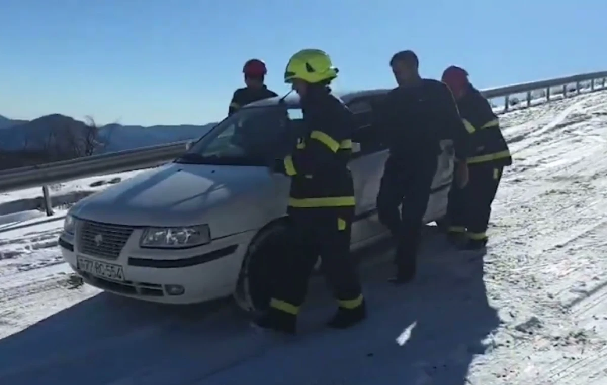 Xocalıda avtomobildə qalan vətəndaşlara köməklik göstərildi [[- VİDEO]]