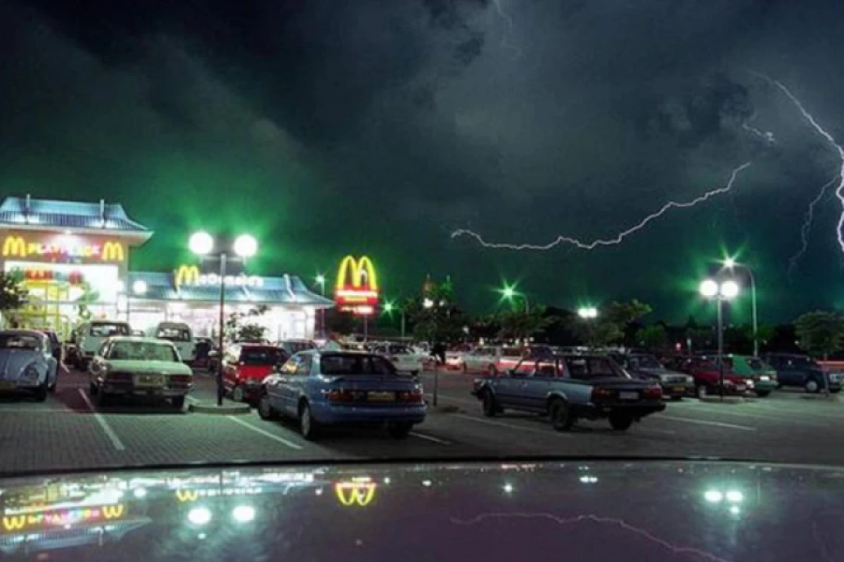 CAR-a ildırım düşdü- [[İki ölü, 150 yaralı]]