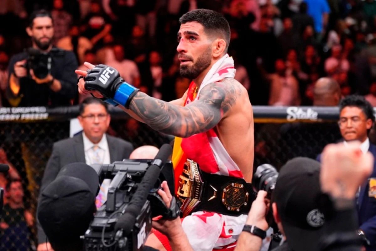 UFC çempionu [[bir neçə il]] döyüşməyə bilər