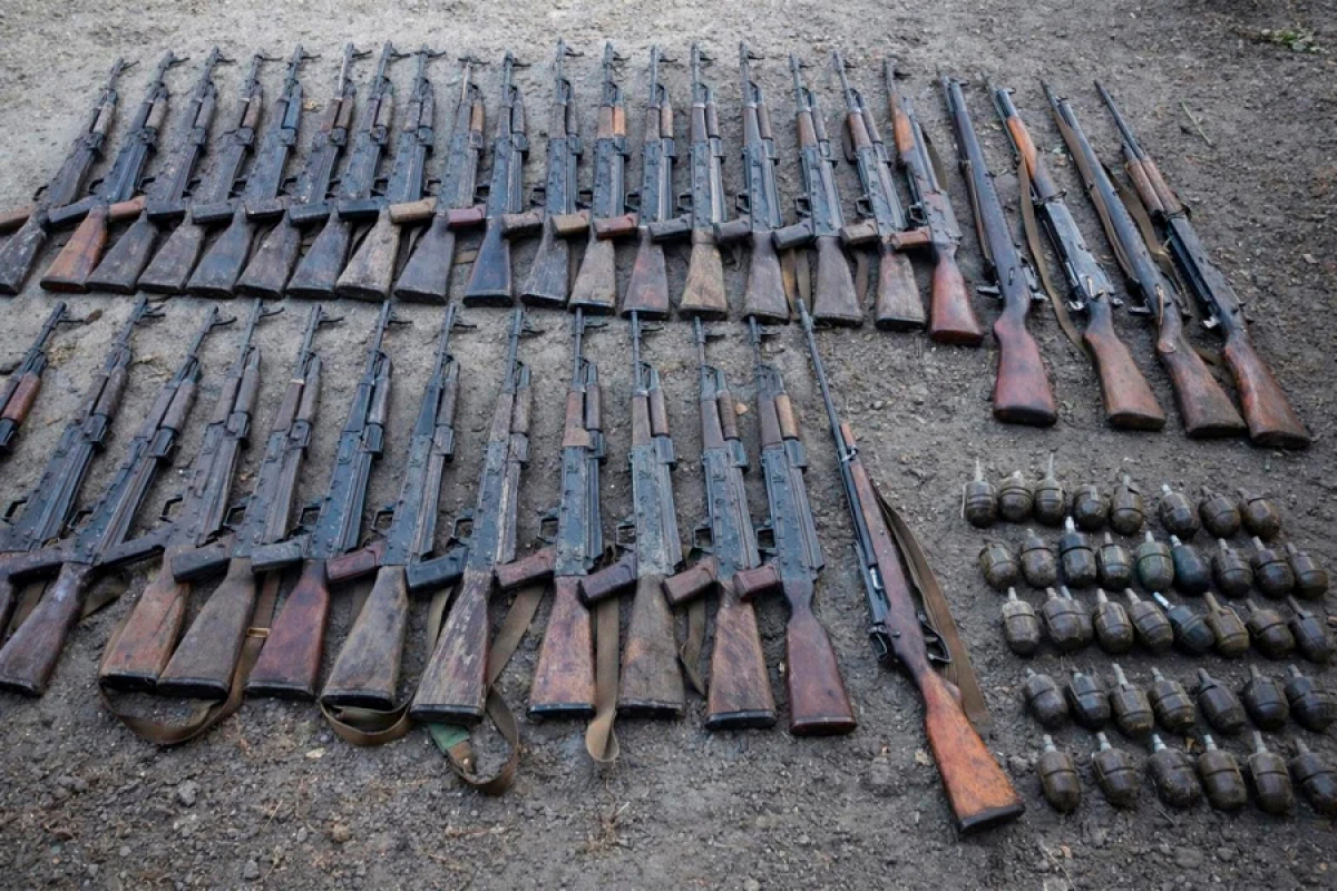 Ayrı-ayrı rayonlarda [[silah-sursat]] aşkarlandı