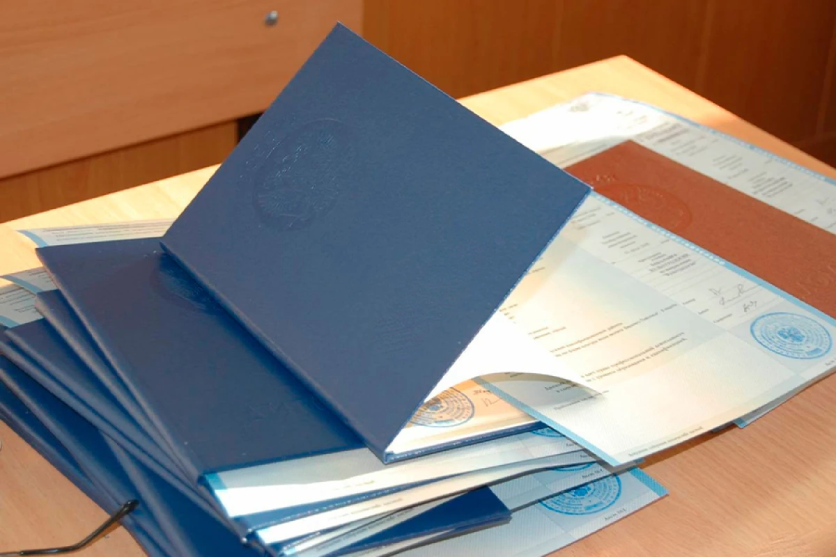 Ötən il xaricdə verilmiş [[elmi dərəcələrin 35-i]] tanınıb