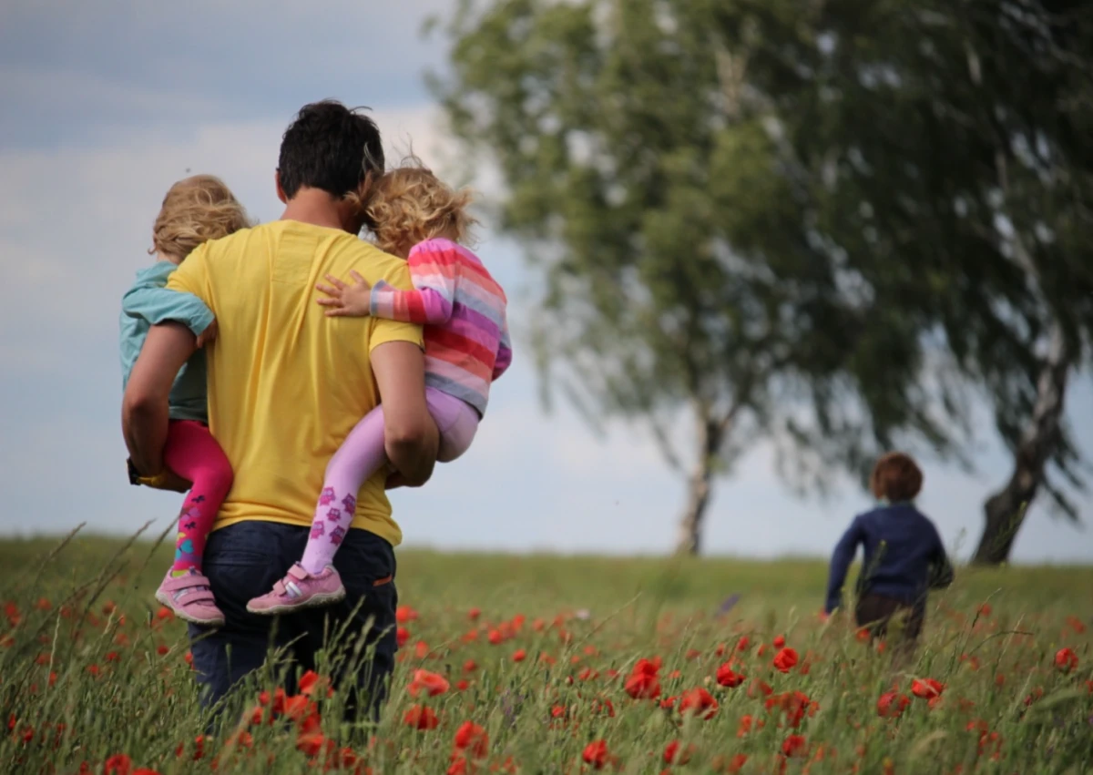 [[Çətin uşaqlıq,]] yaxşı valideynliyə maneə deyil