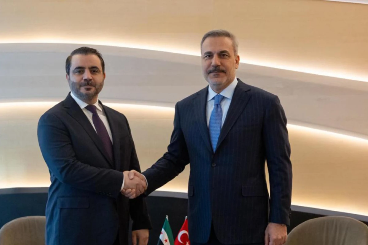 [[Hakan Fidan]] Parisdə Şeybani ilə görüşdü