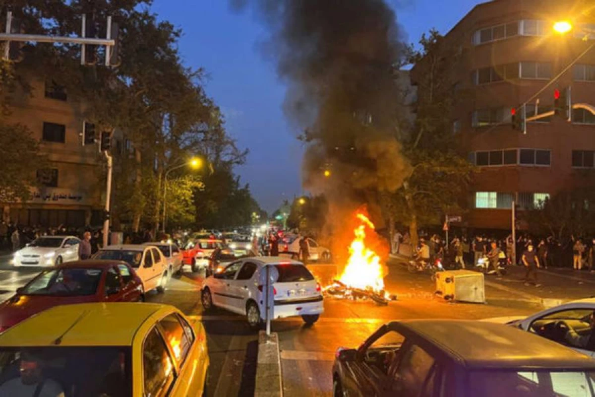 İran [[Məlikşahi və Abdananın ələ keçirilməsi]] xəbərlərini təkzib etdi