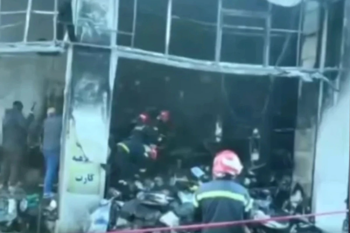 [[İranda etirazçılar]] Abbas məqbərəsini yandırdılar