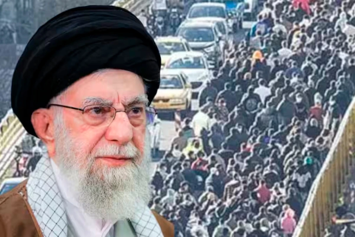 [[Əsəddən sonra növbə onundur:]] Xamenei Rusiyaya qaçır?