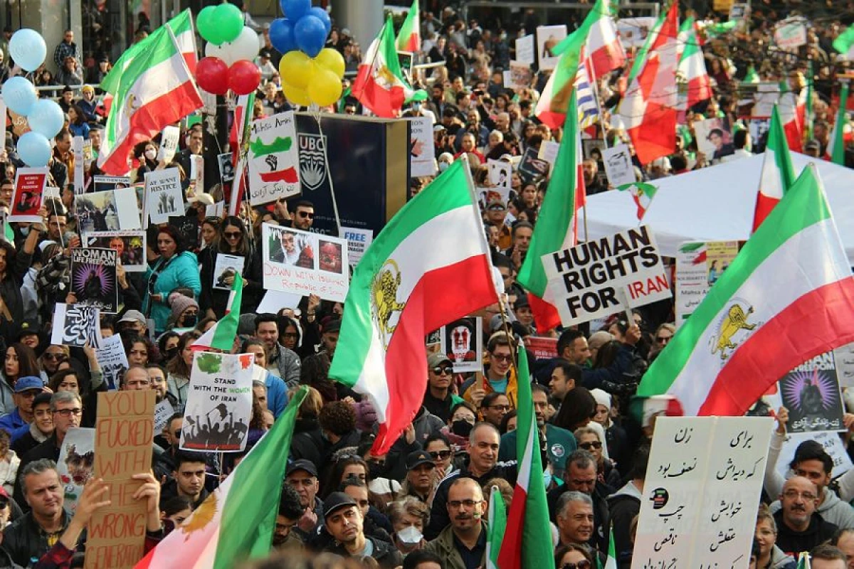 İranda [[20-dən çox etirazçı]] saxlanıldı