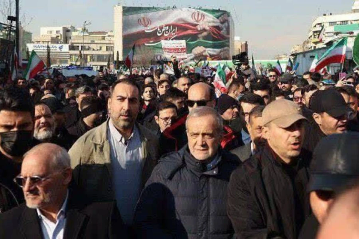 [[Pezeşkian]] etirazlara qarşı keçirilən mitinqə qatıldı